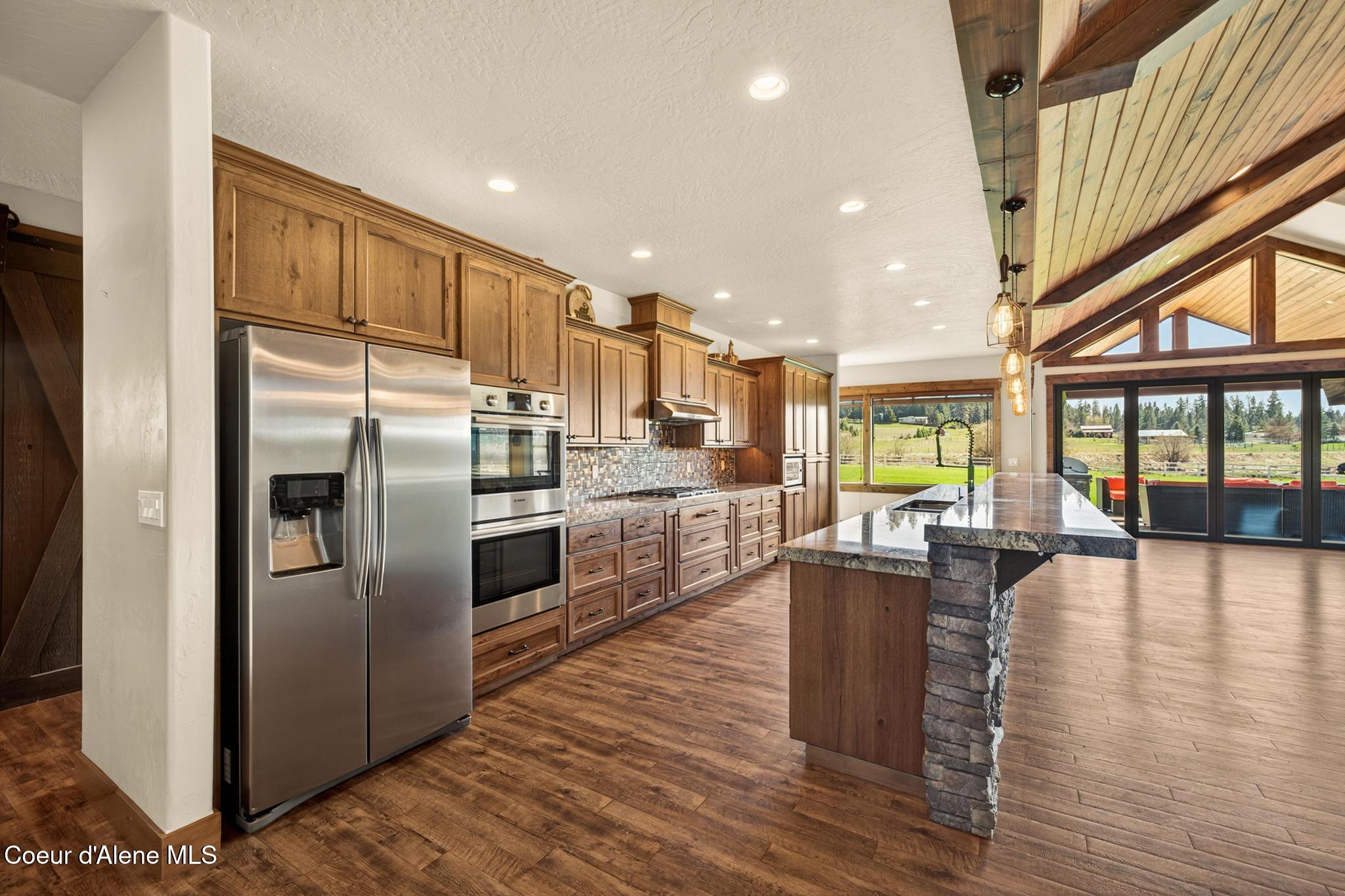3358 E LEEBOWE CT