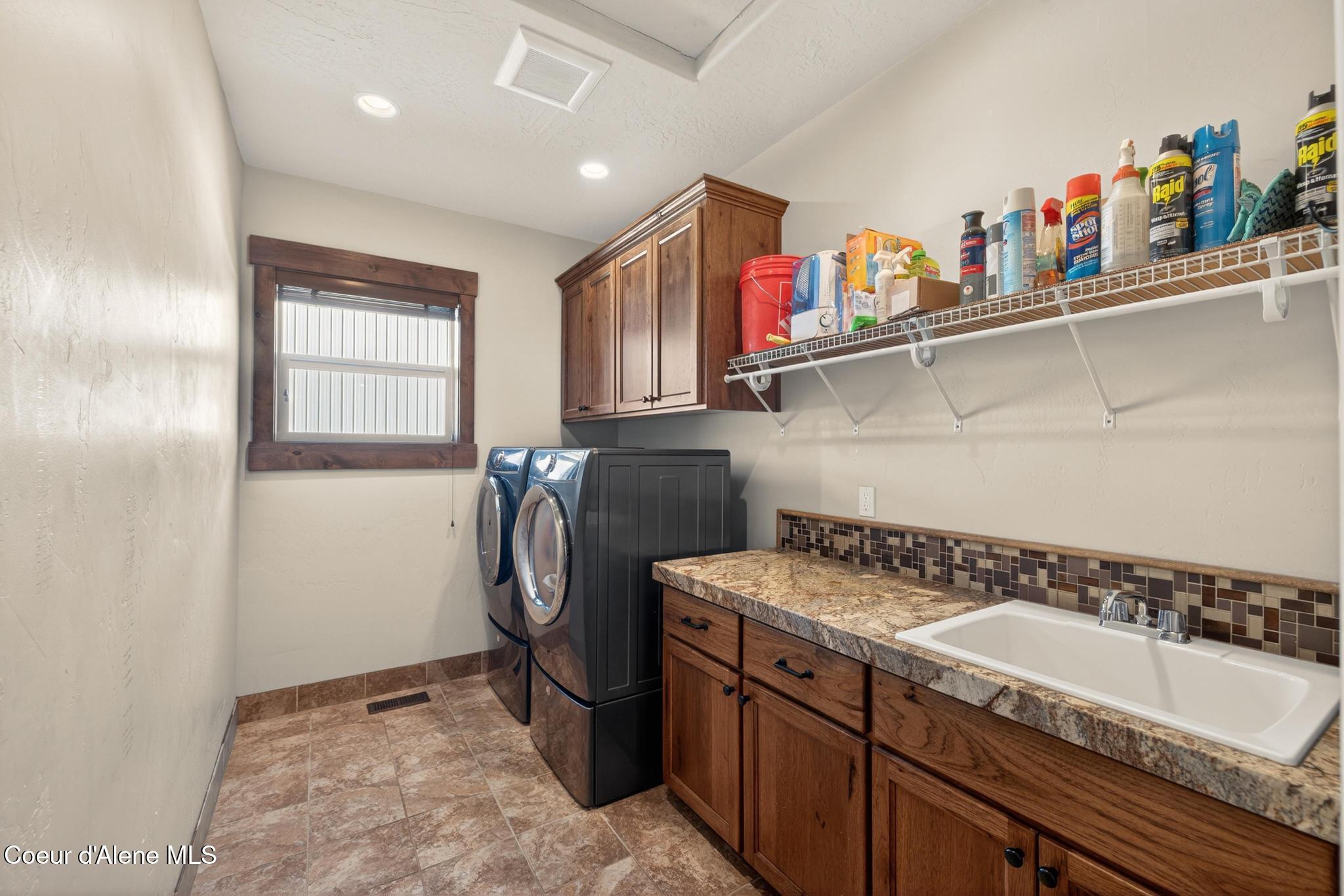 3358 E LEEBOWE CT