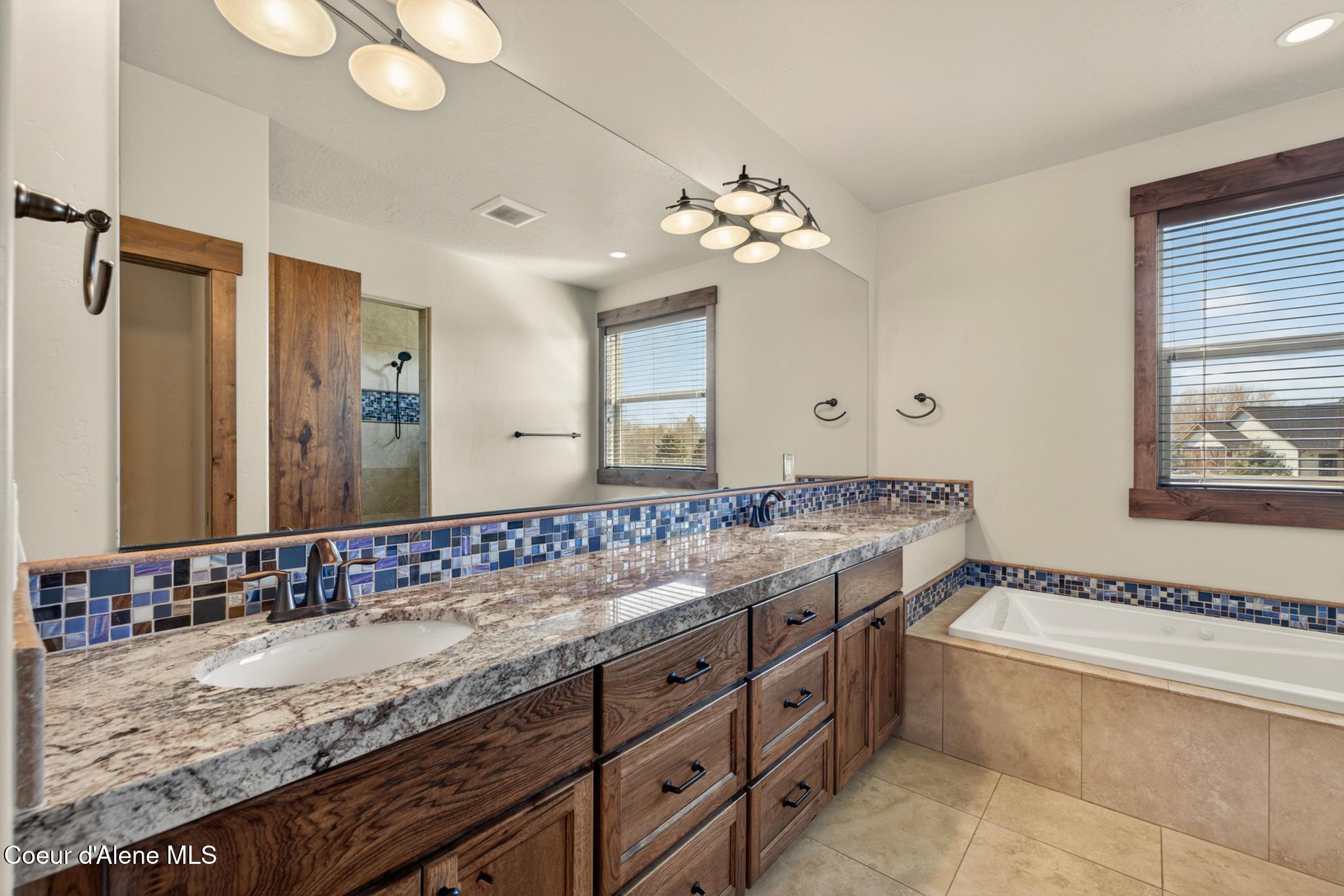3358 E LEEBOWE CT