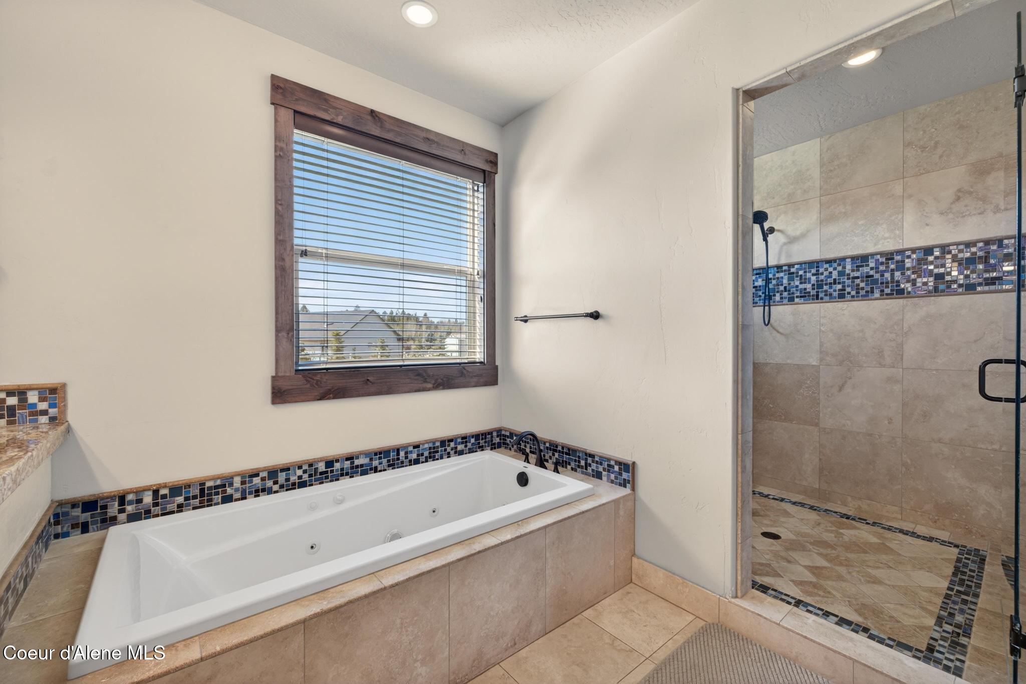 3358 E LEEBOWE CT