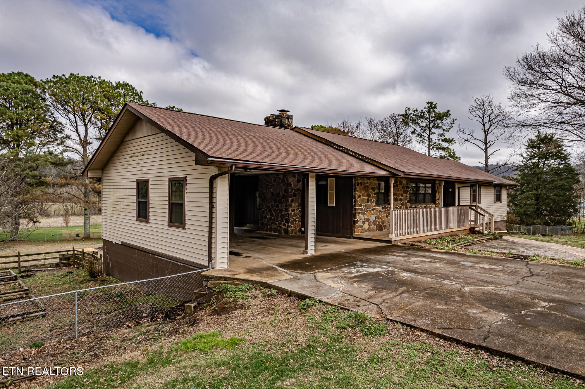 218 Meadow Brook Rd