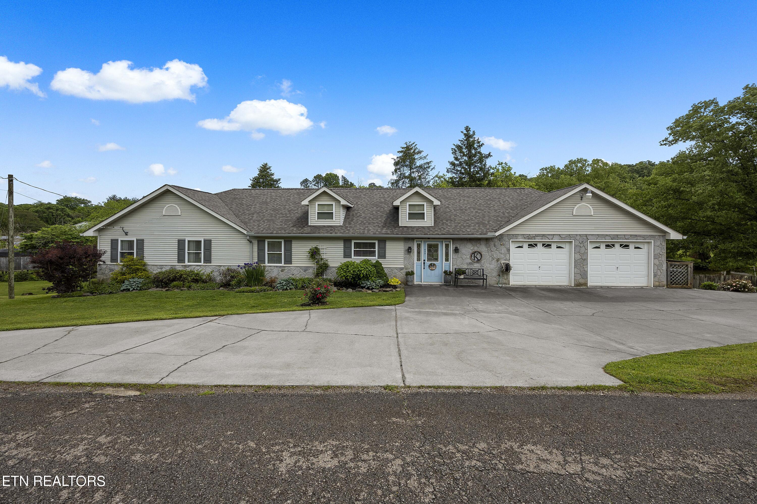 699 Gilbert Lane