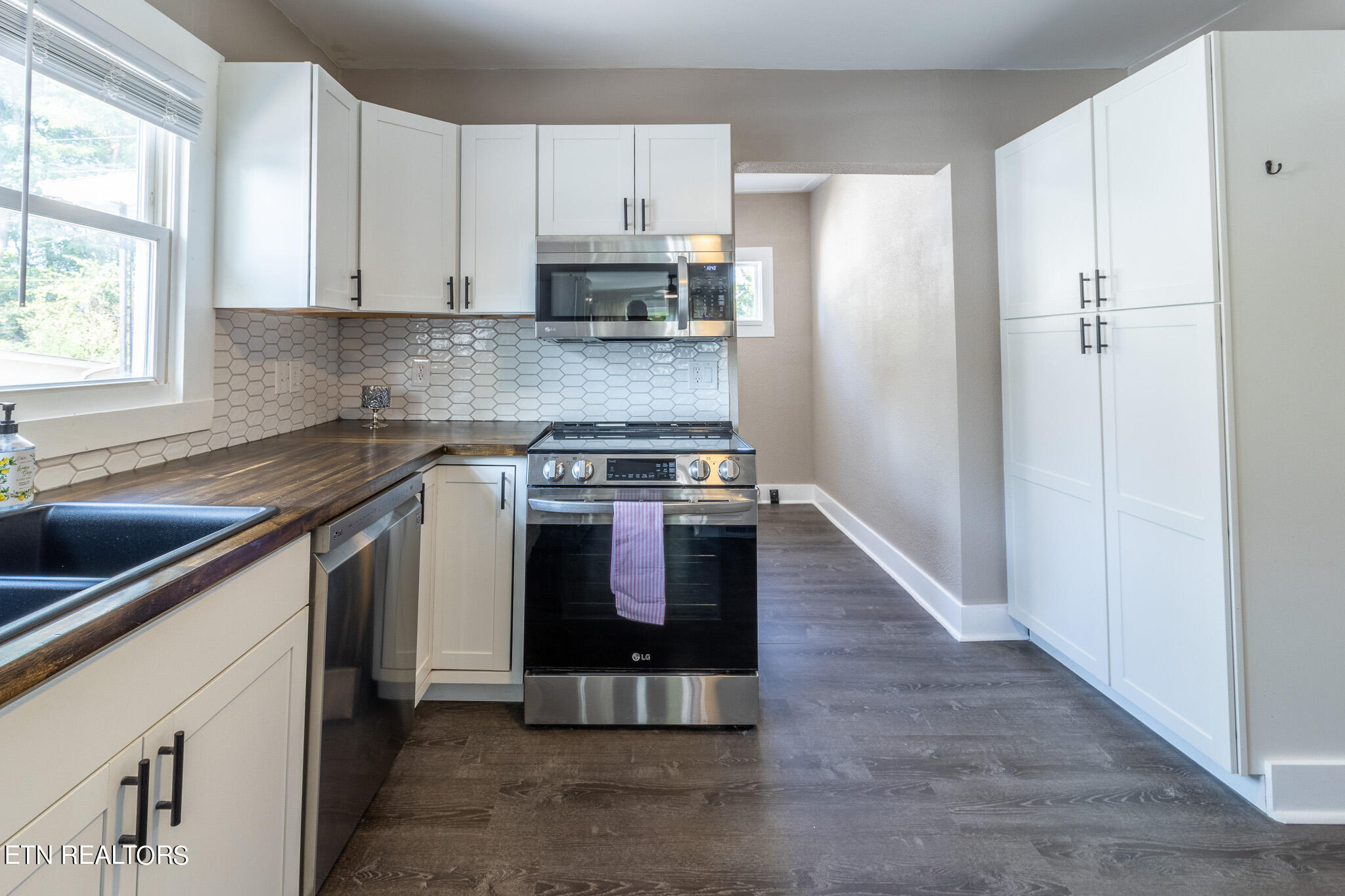 140 W Watt St