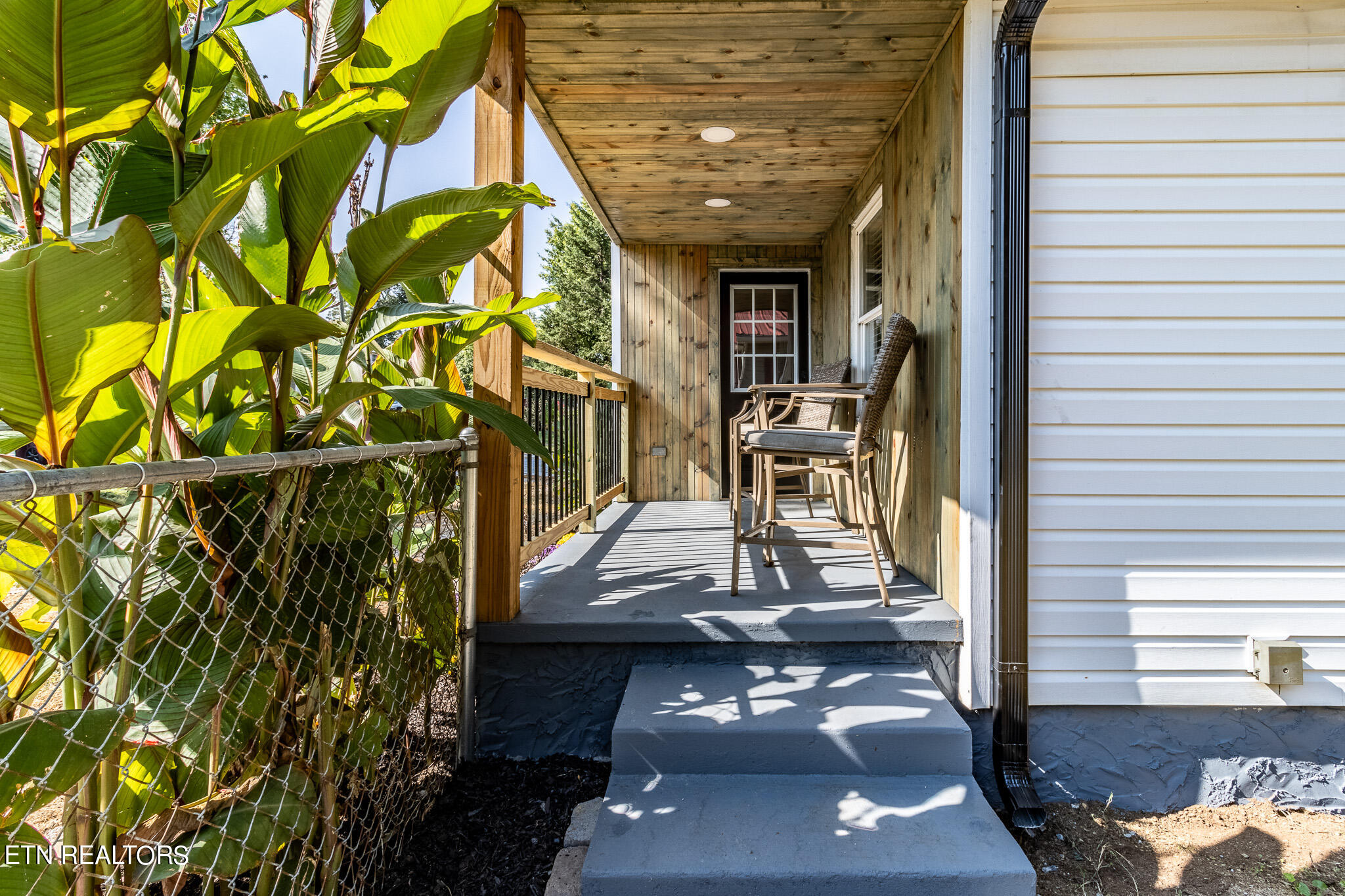 140 W Watt St