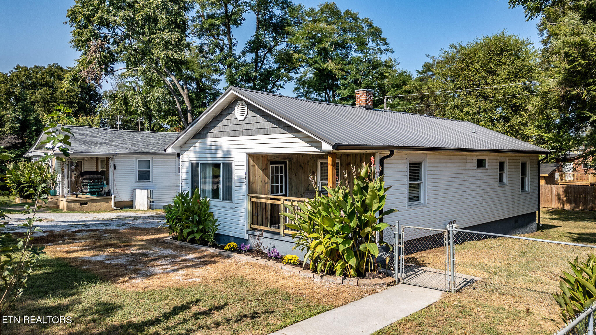 140 W Watt St