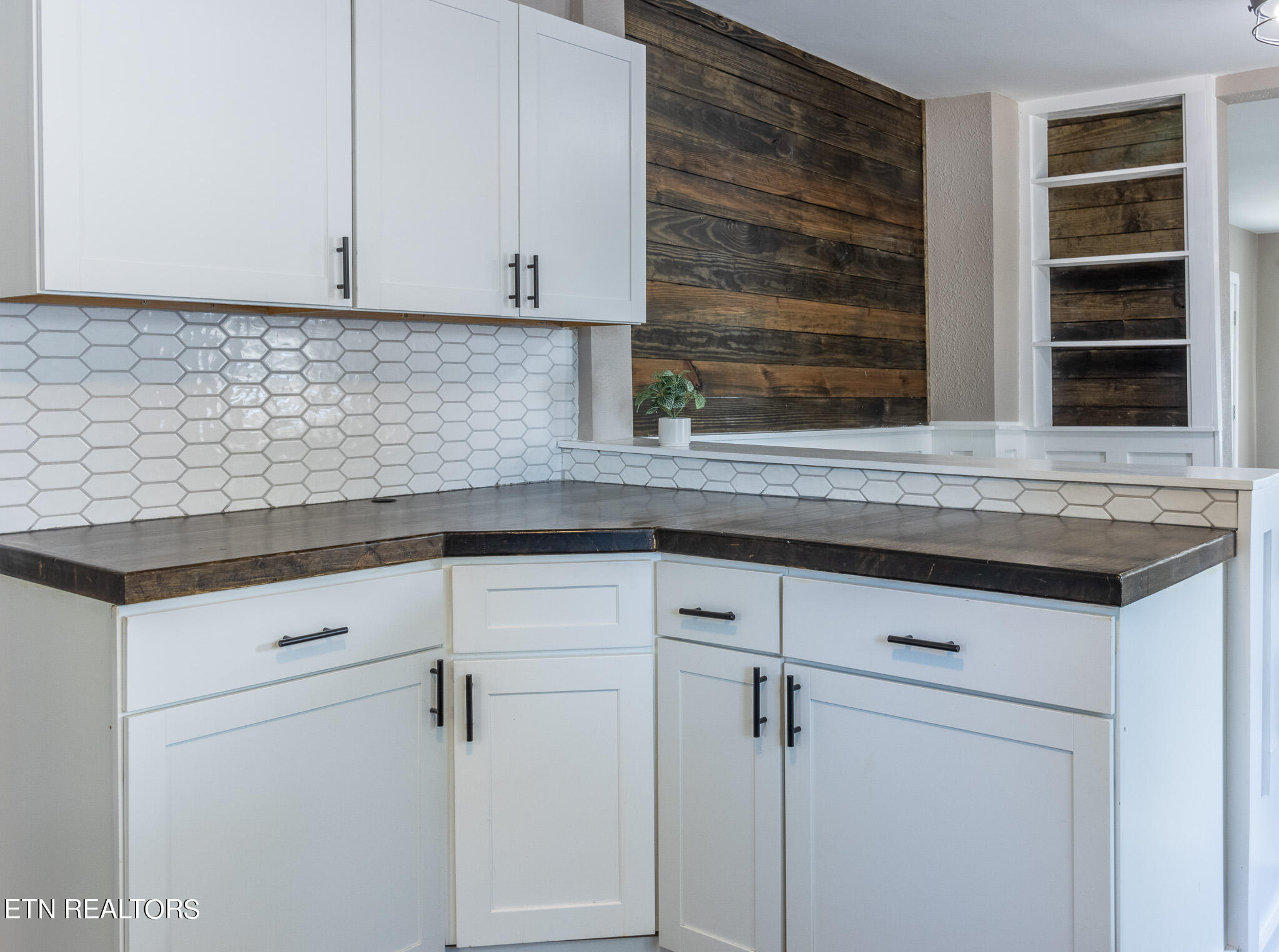 140 W Watt St