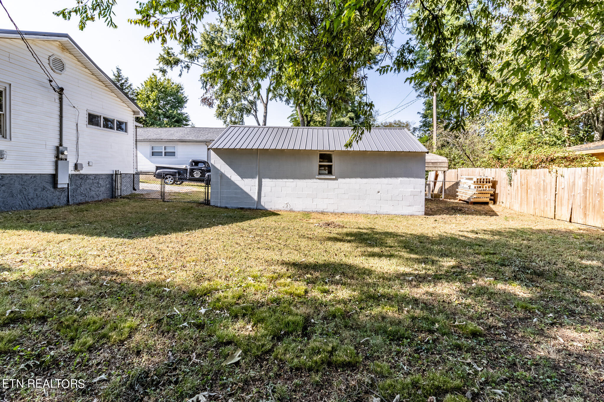 140 W Watt St