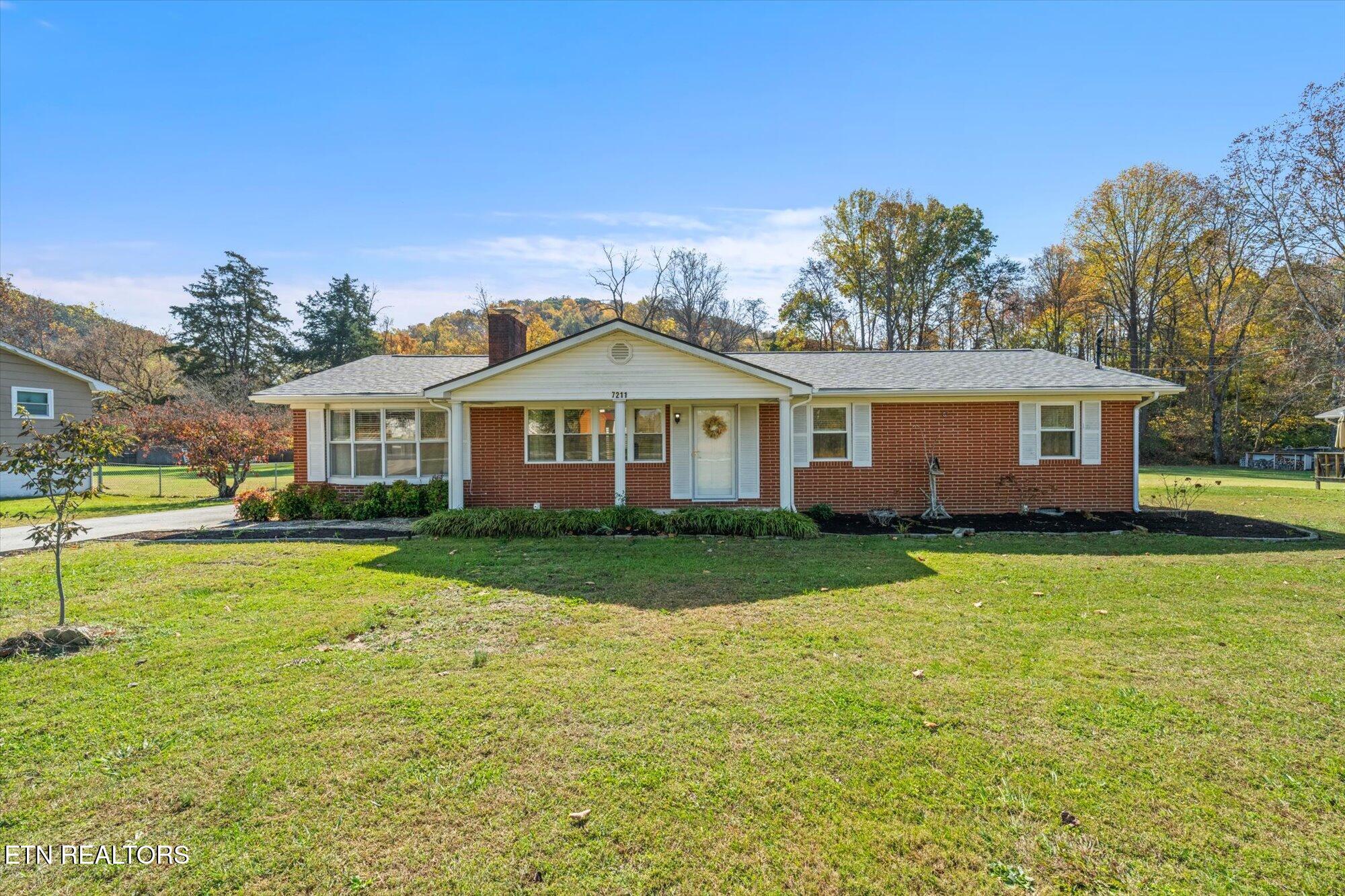 7211 Fairview Rd