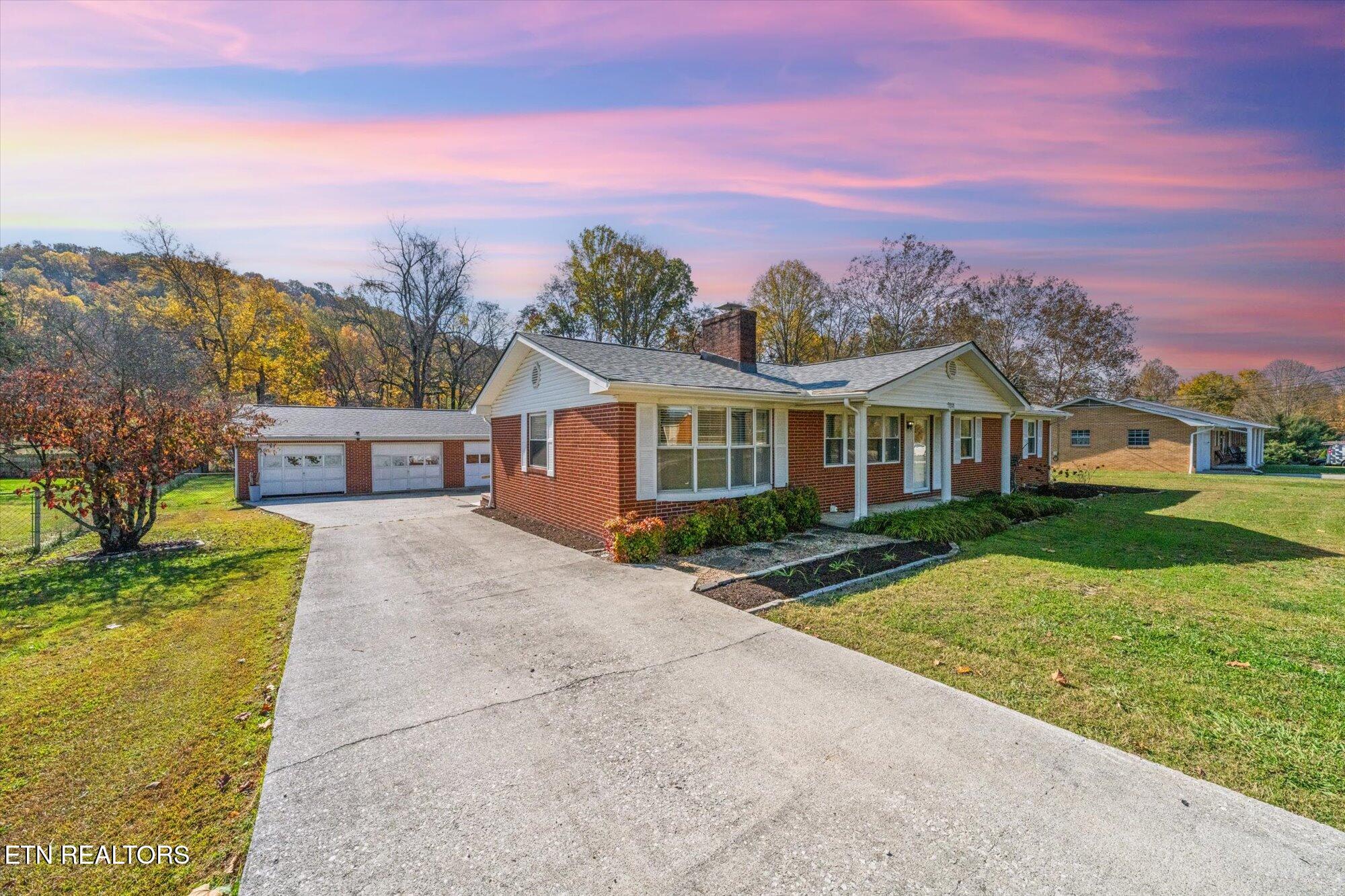 7211 Fairview Rd