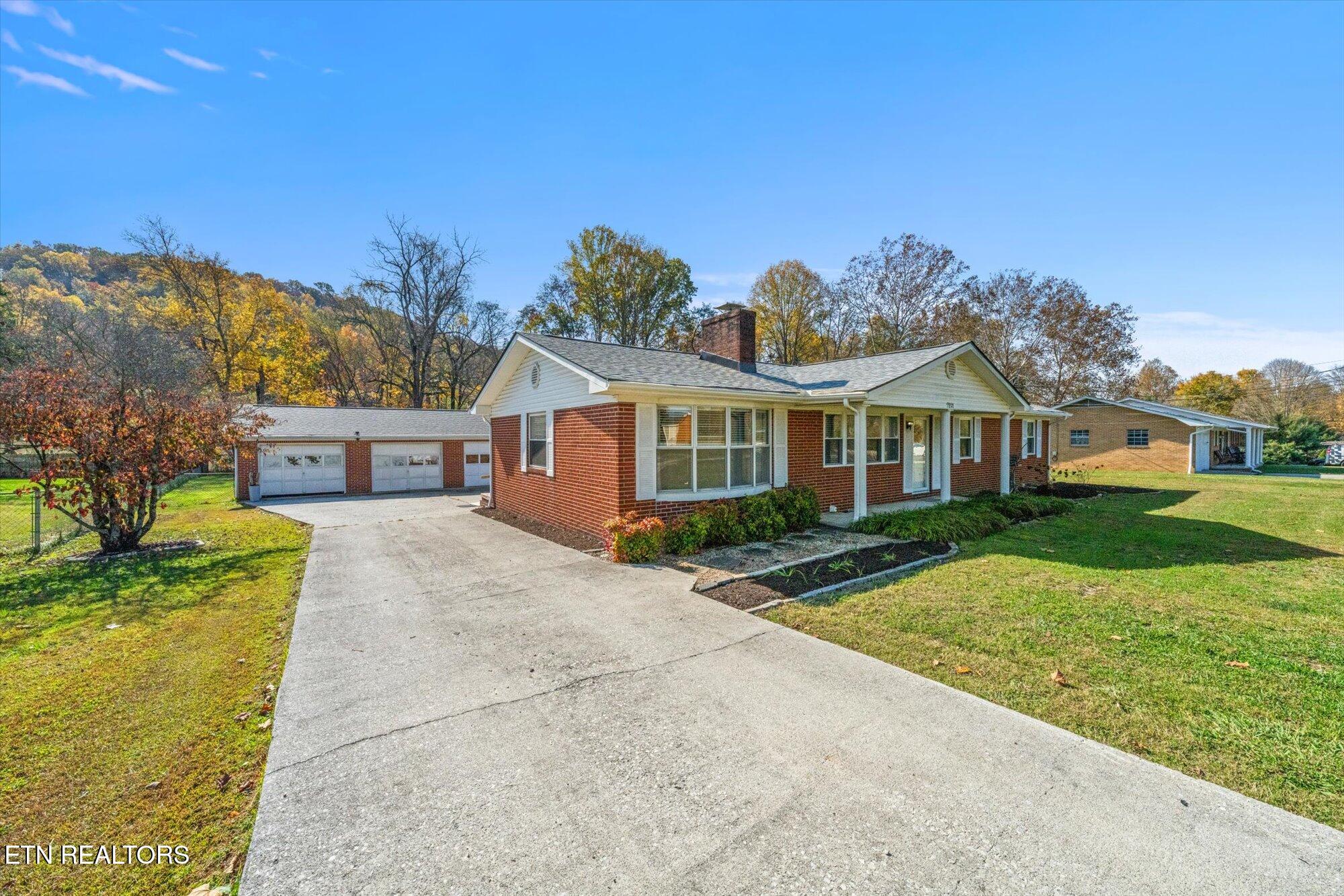 7211 Fairview Rd
