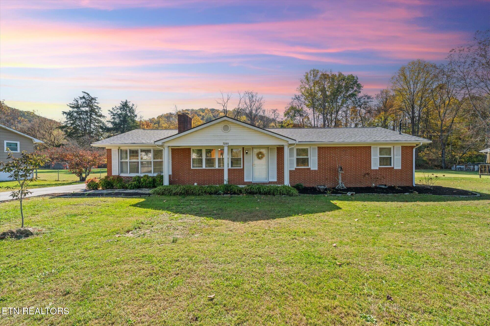 7211 Fairview Rd