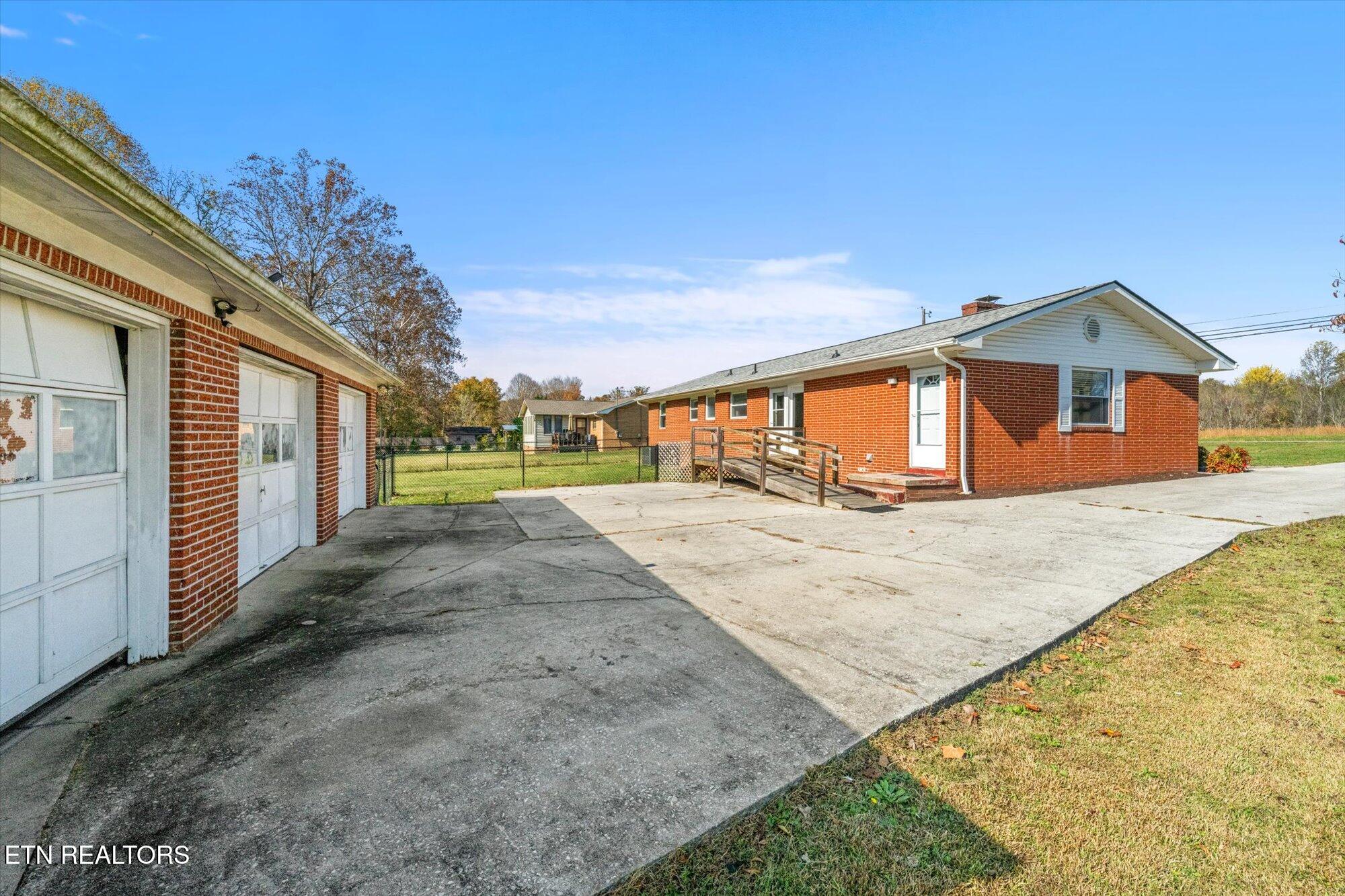 7211 Fairview Rd