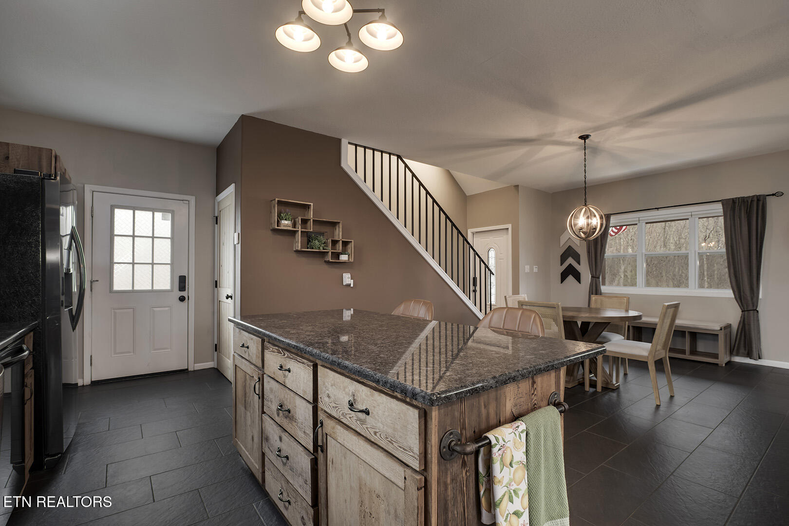 631 Green Ridge Tr
