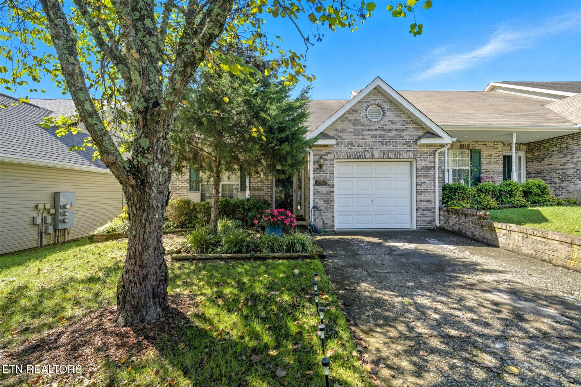 1652 Emerald Pointe Lane