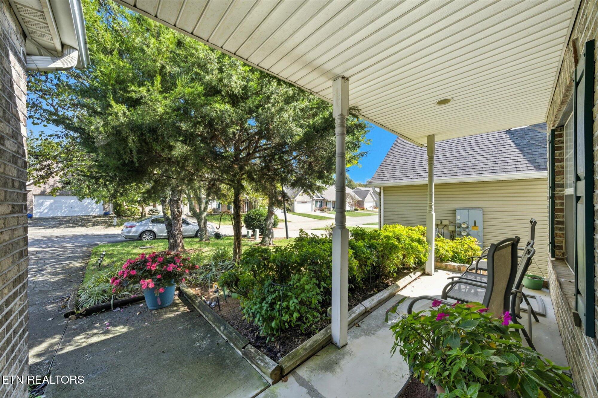 1652 Emerald Pointe Lane