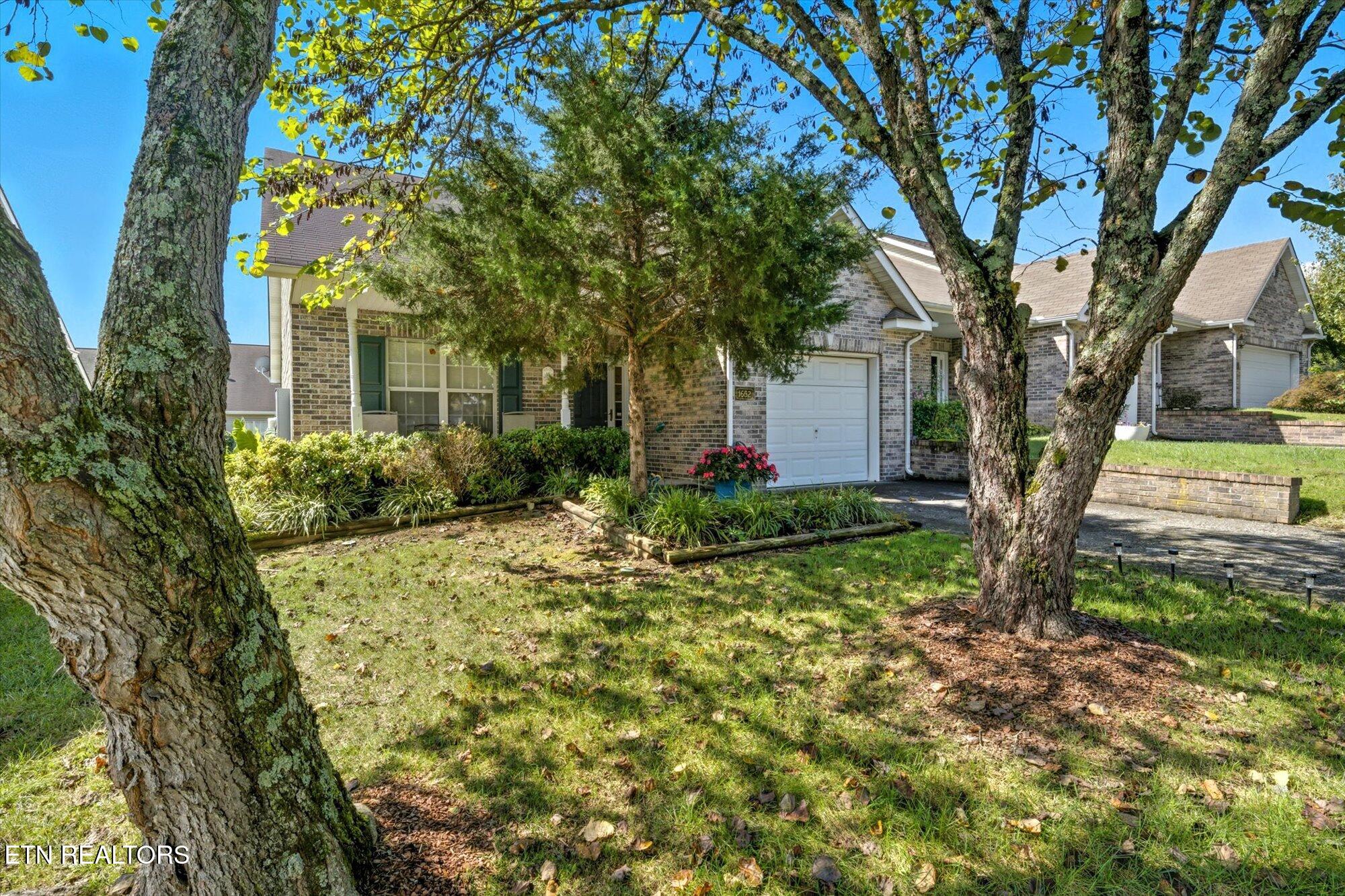1652 Emerald Pointe Lane