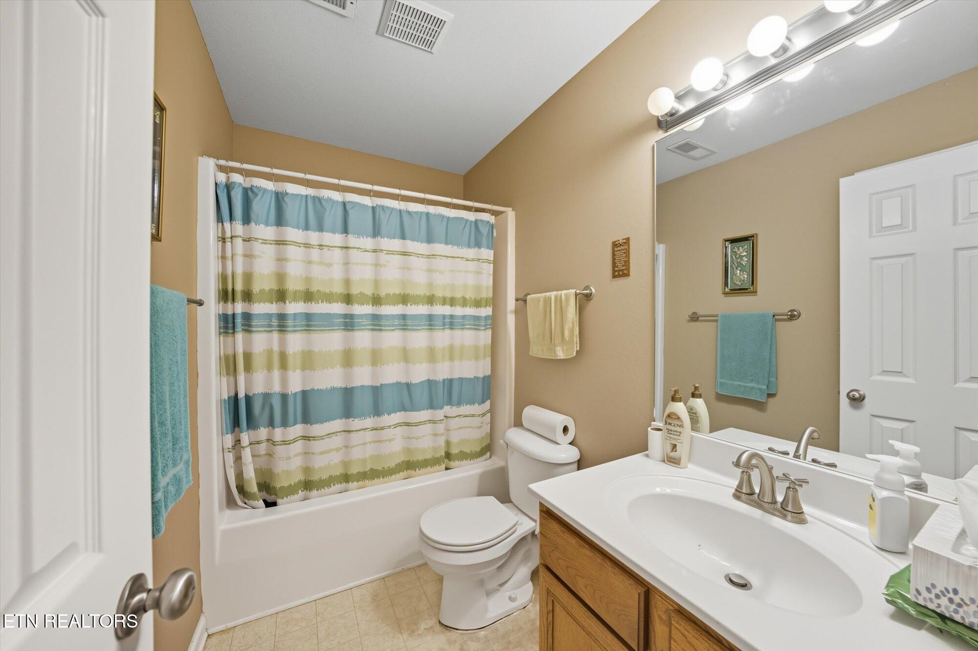 1652 Emerald Pointe Lane