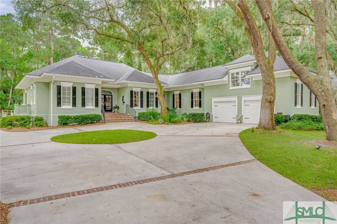 4 Angler's Court