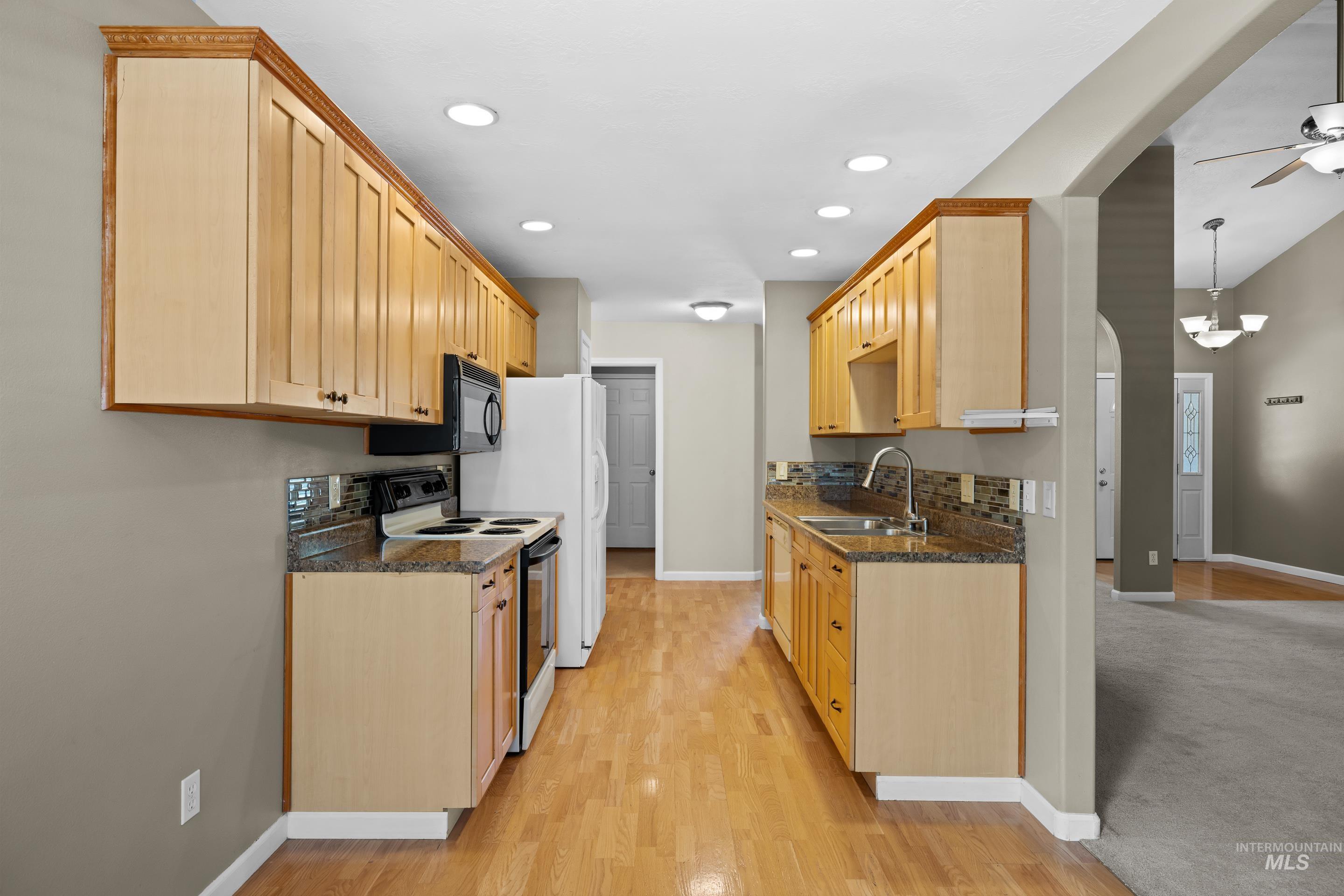 2319 W Tumble Creek Dr.