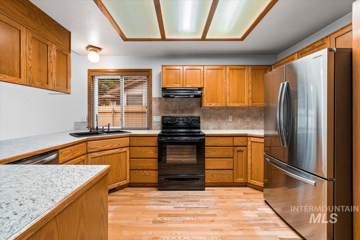 528 W Elwood