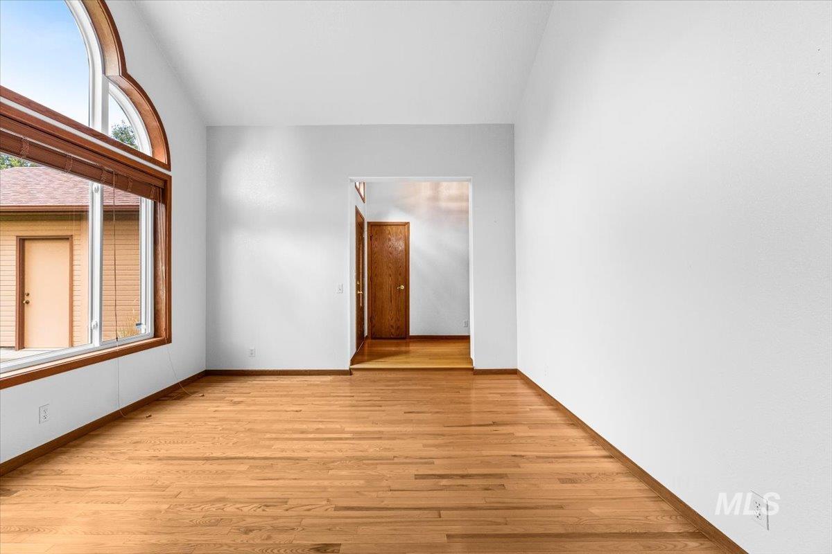 528 W Elwood