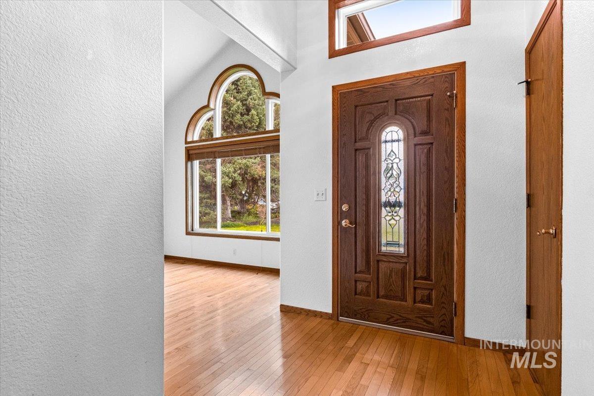 528 W Elwood