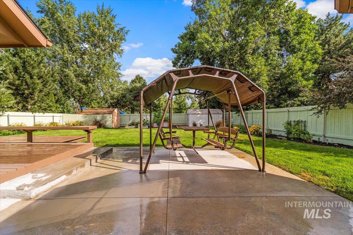 528 W Elwood