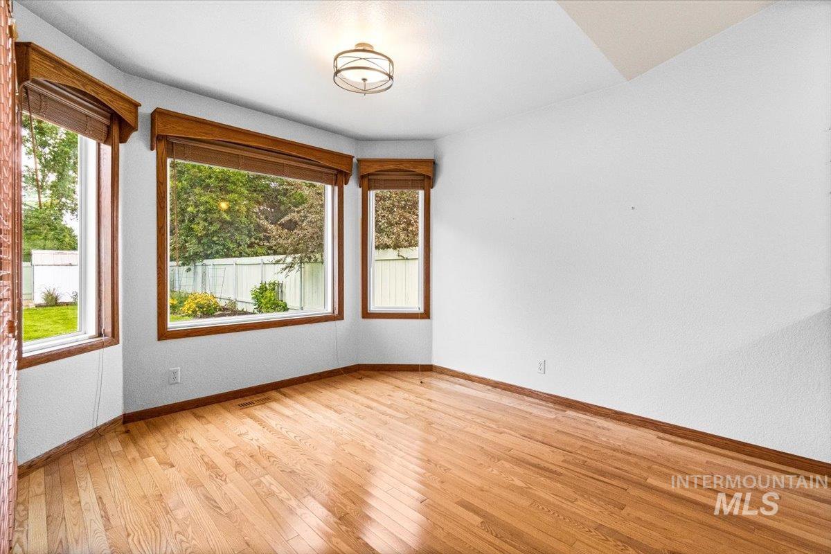 528 W Elwood