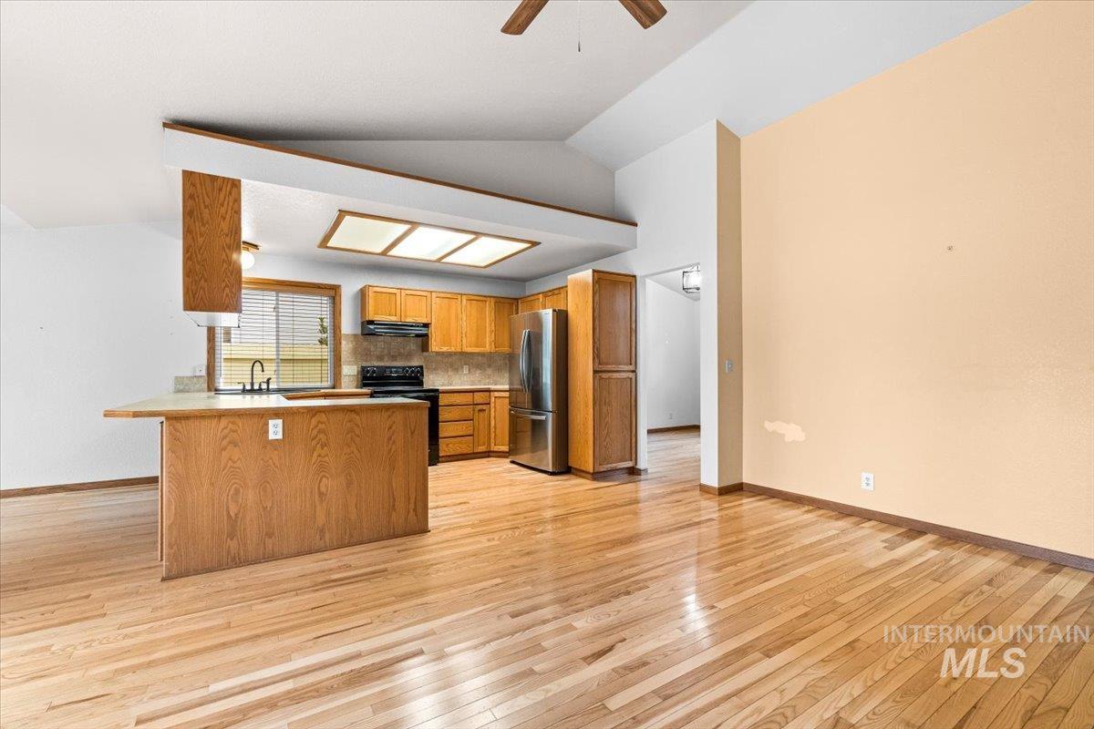 528 W Elwood