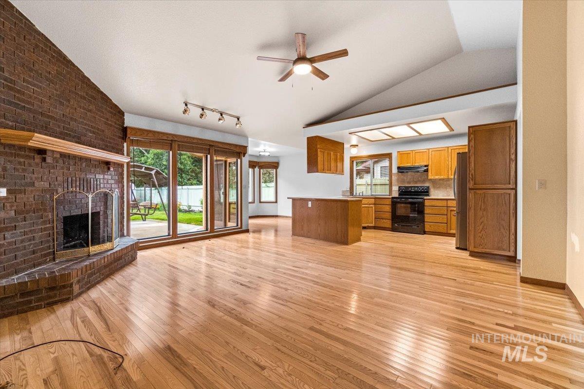 528 W Elwood