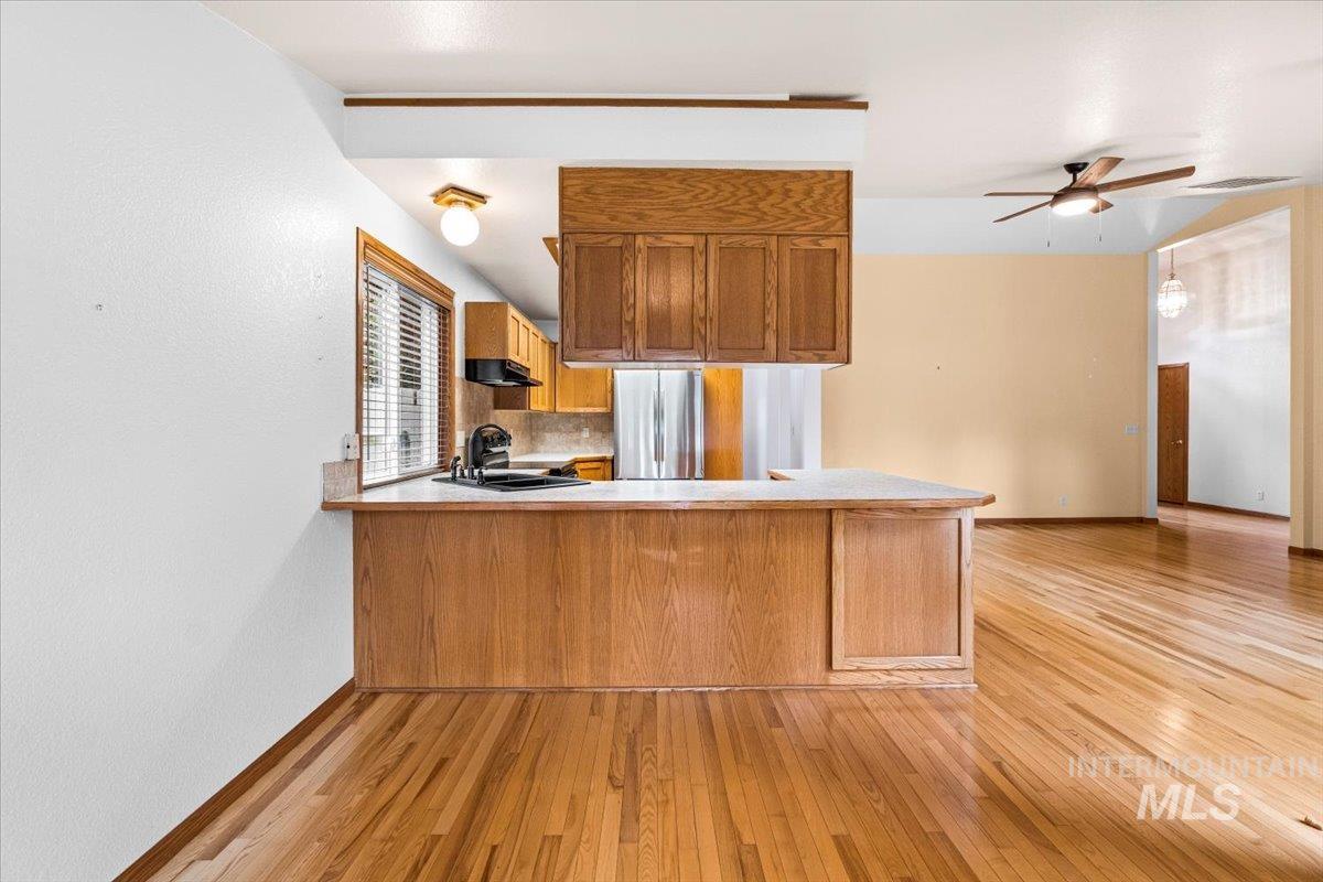 528 W Elwood