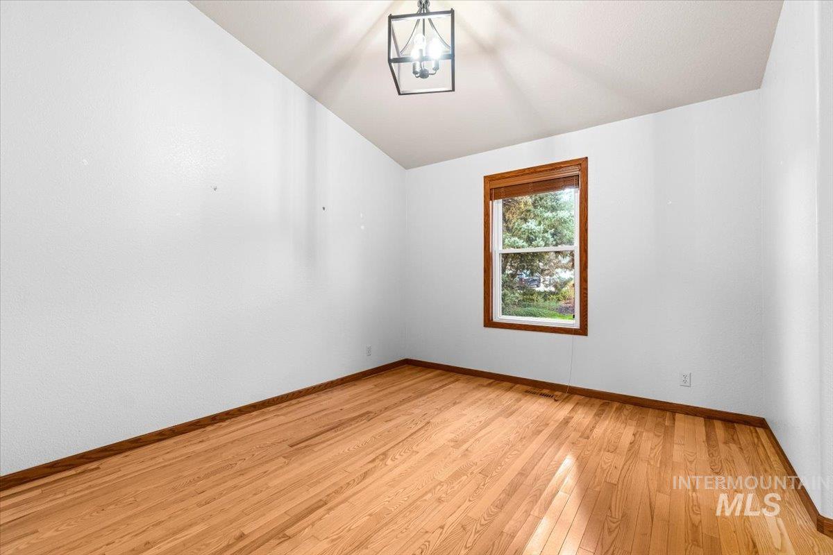 528 W Elwood