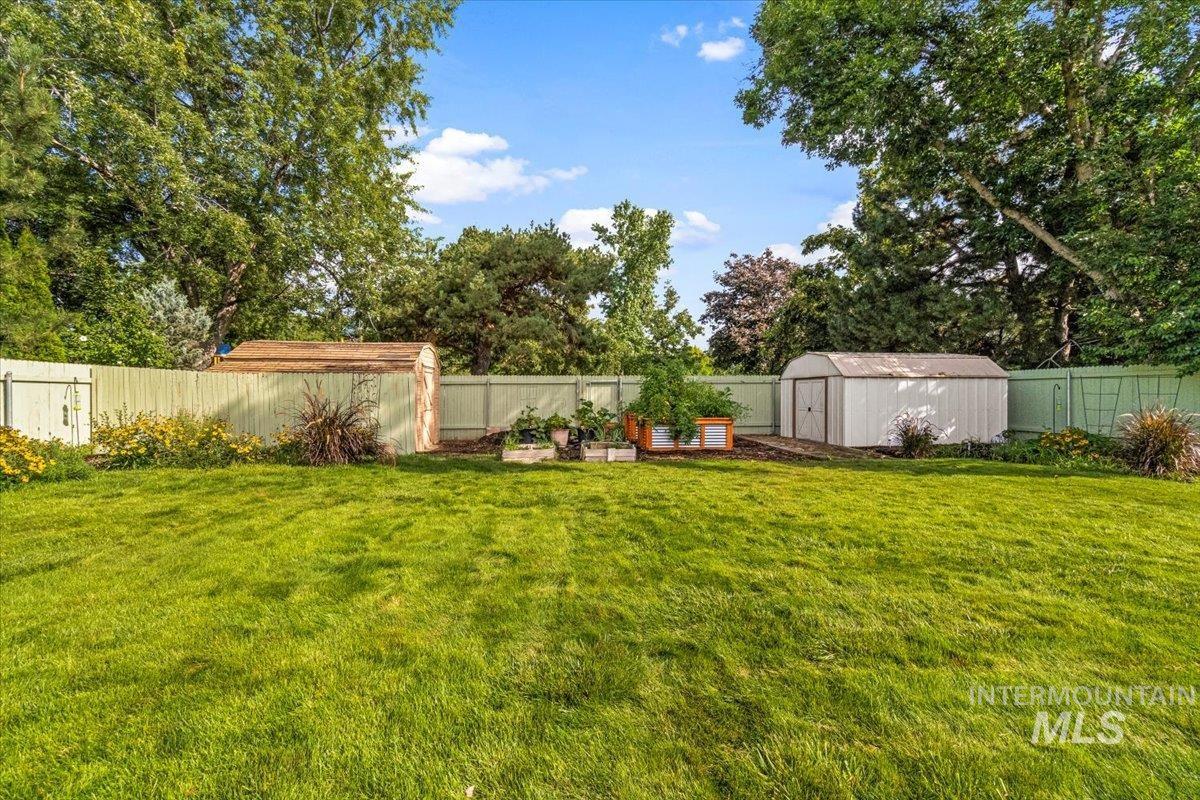 528 W Elwood