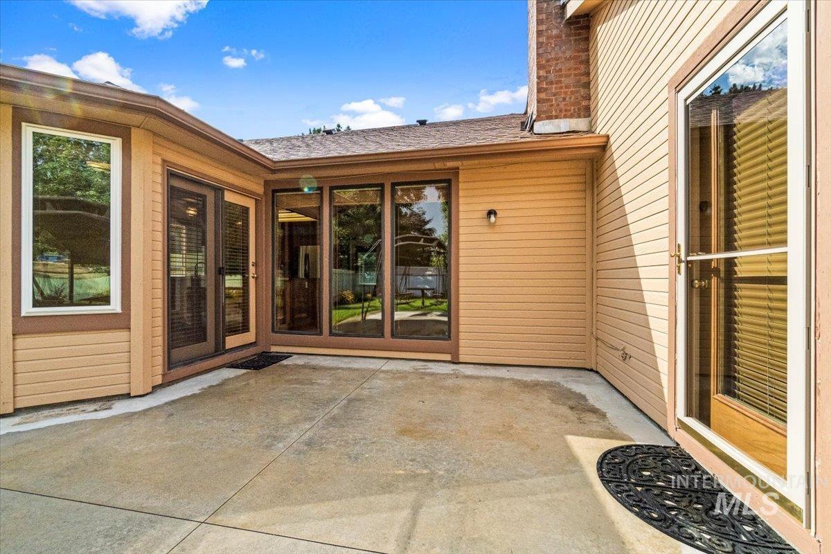 528 W Elwood