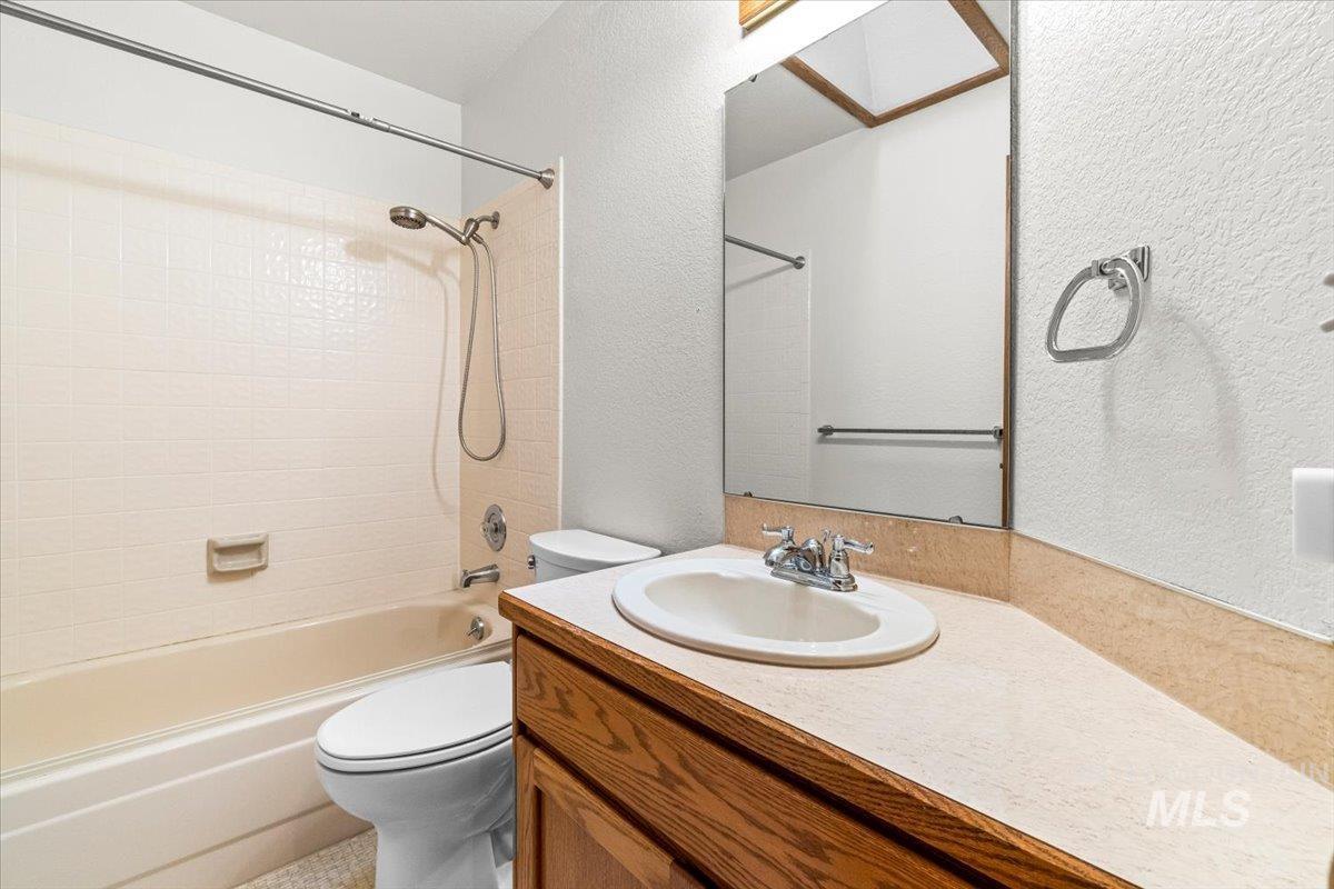 528 W Elwood