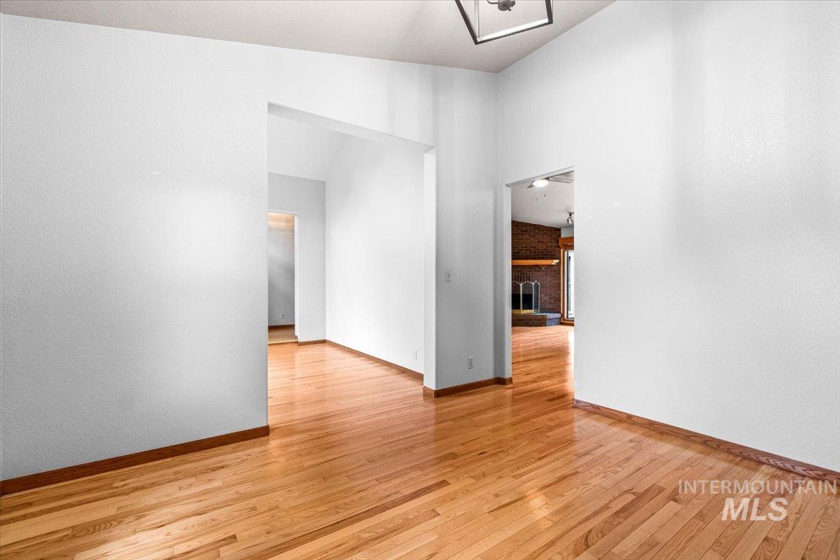 528 W Elwood