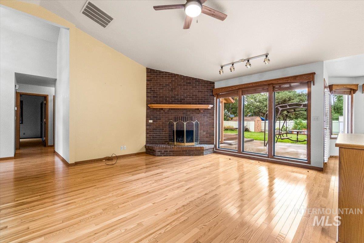 528 W Elwood