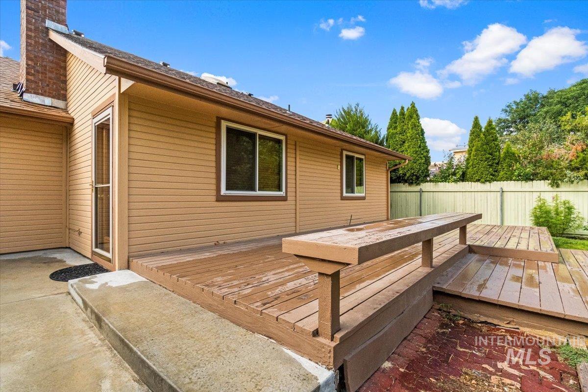 528 W Elwood