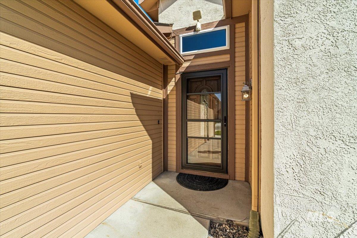 528 W Elwood