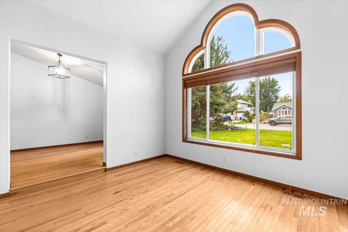 528 W Elwood