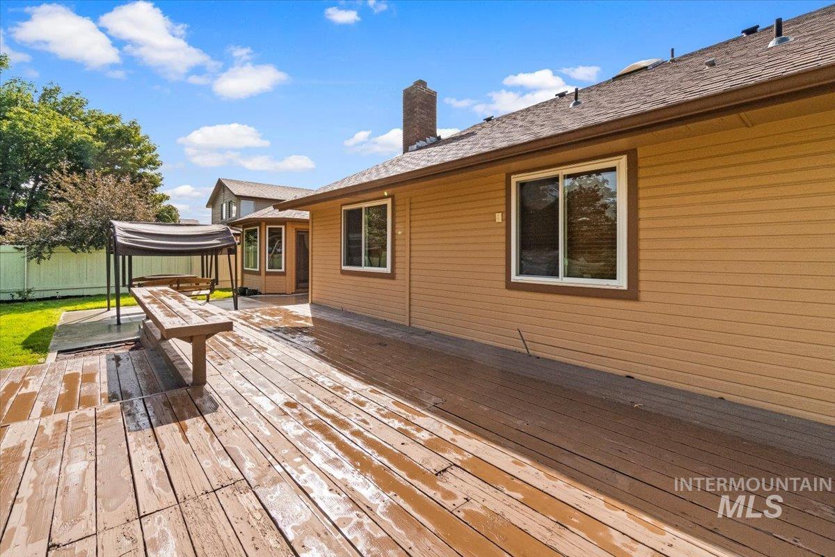 528 W Elwood