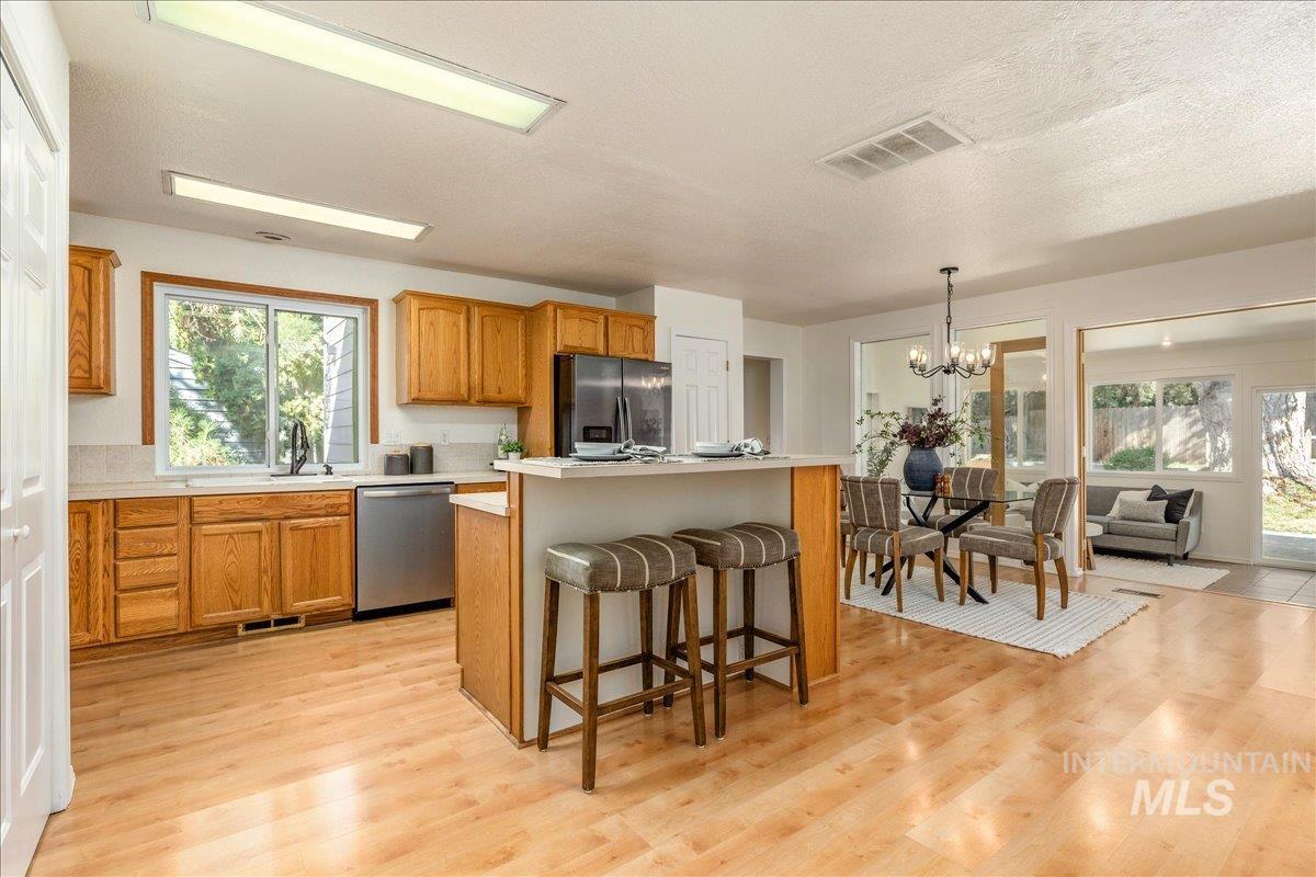 1922 E Mortimer Drive