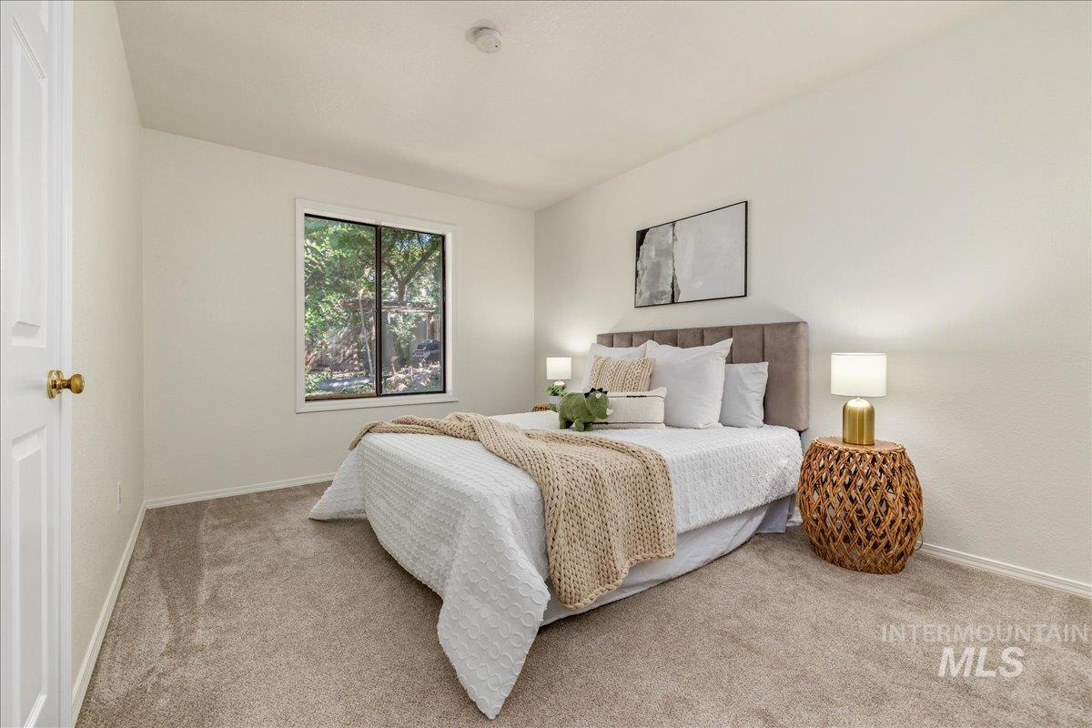 1922 E Mortimer Drive