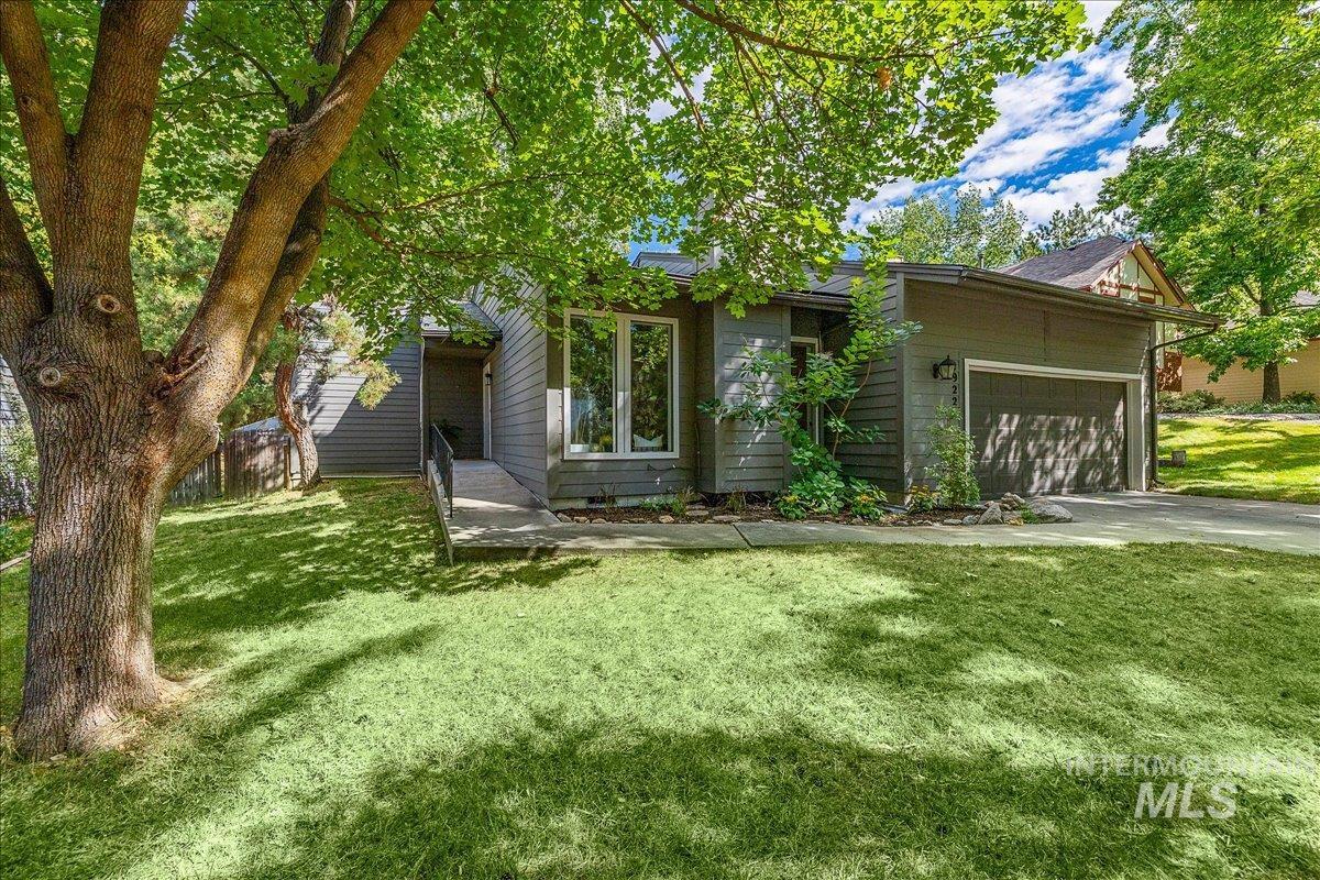 1922 E Mortimer Drive
