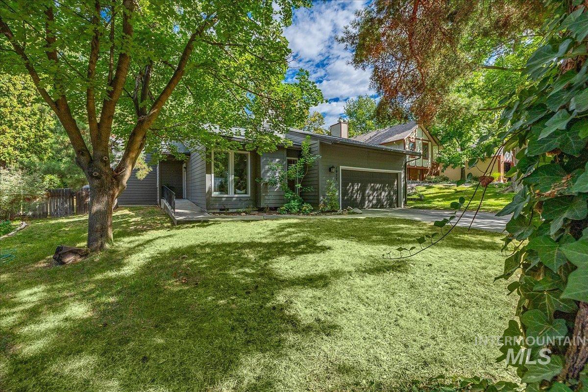 1922 E Mortimer Drive