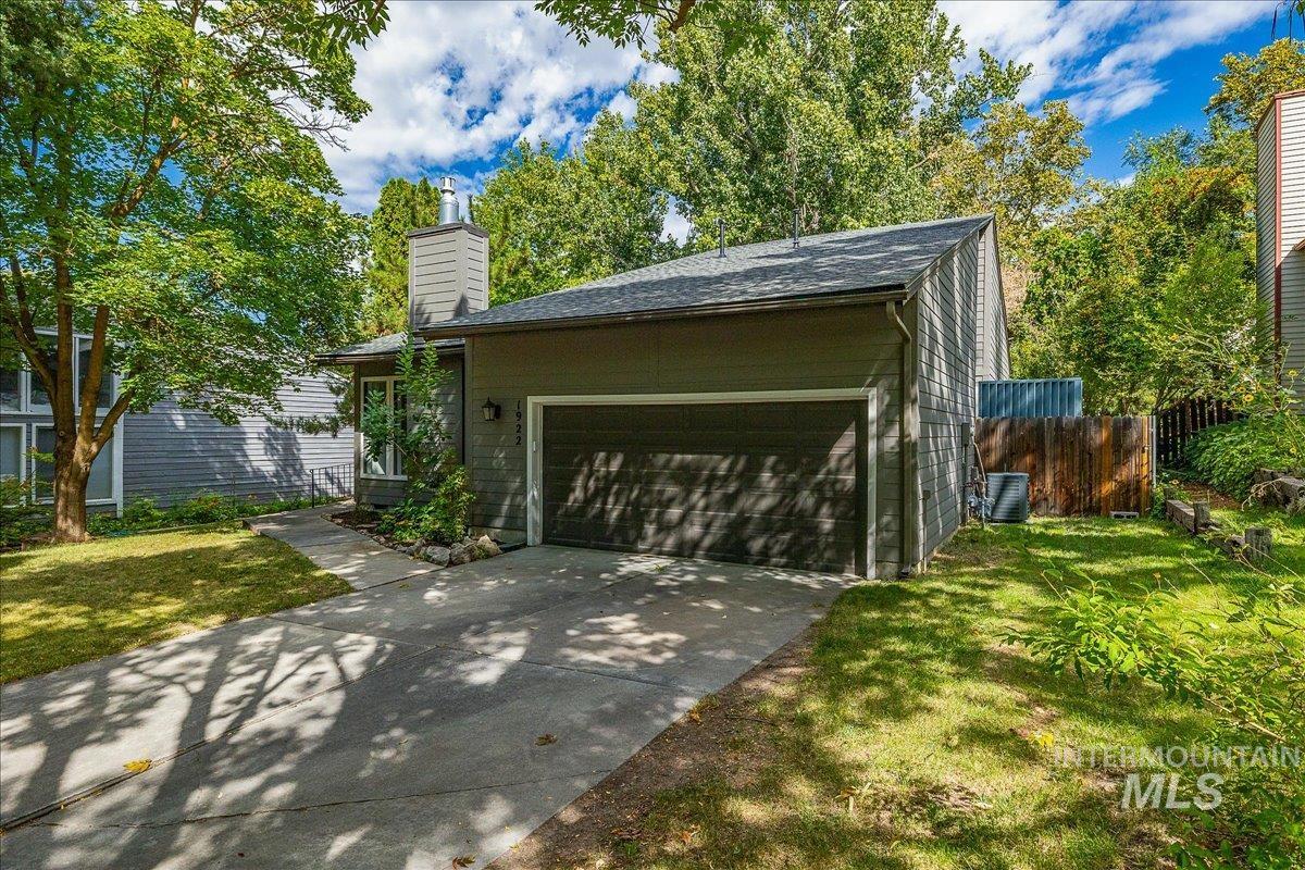 1922 E Mortimer Drive