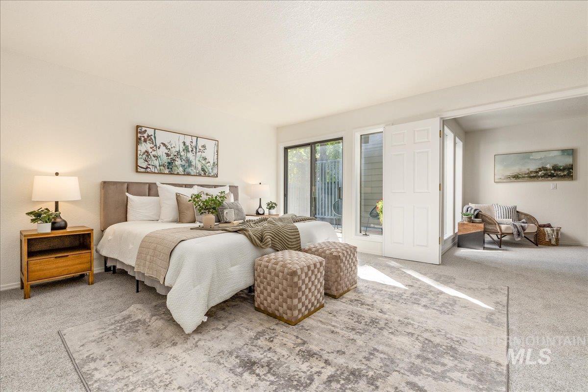 1922 E Mortimer Drive
