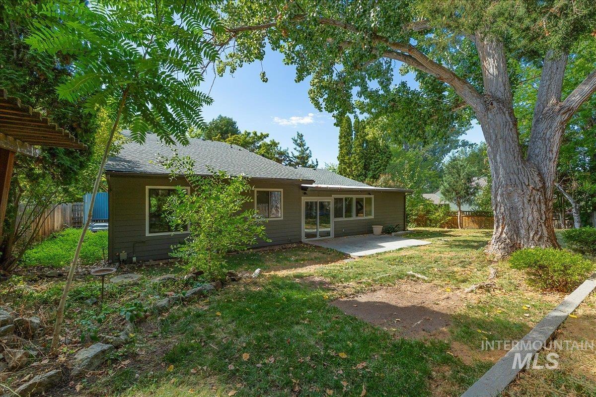 1922 E Mortimer Drive