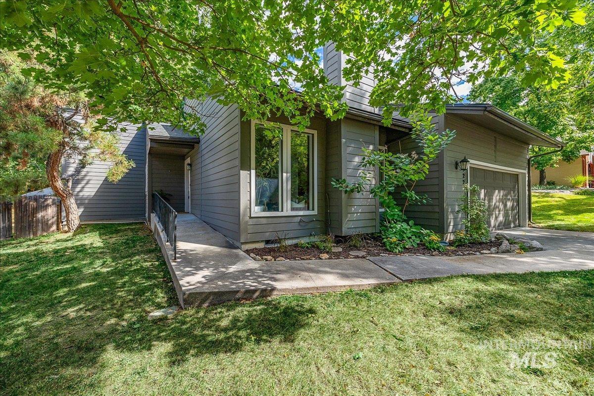 1922 E Mortimer Drive