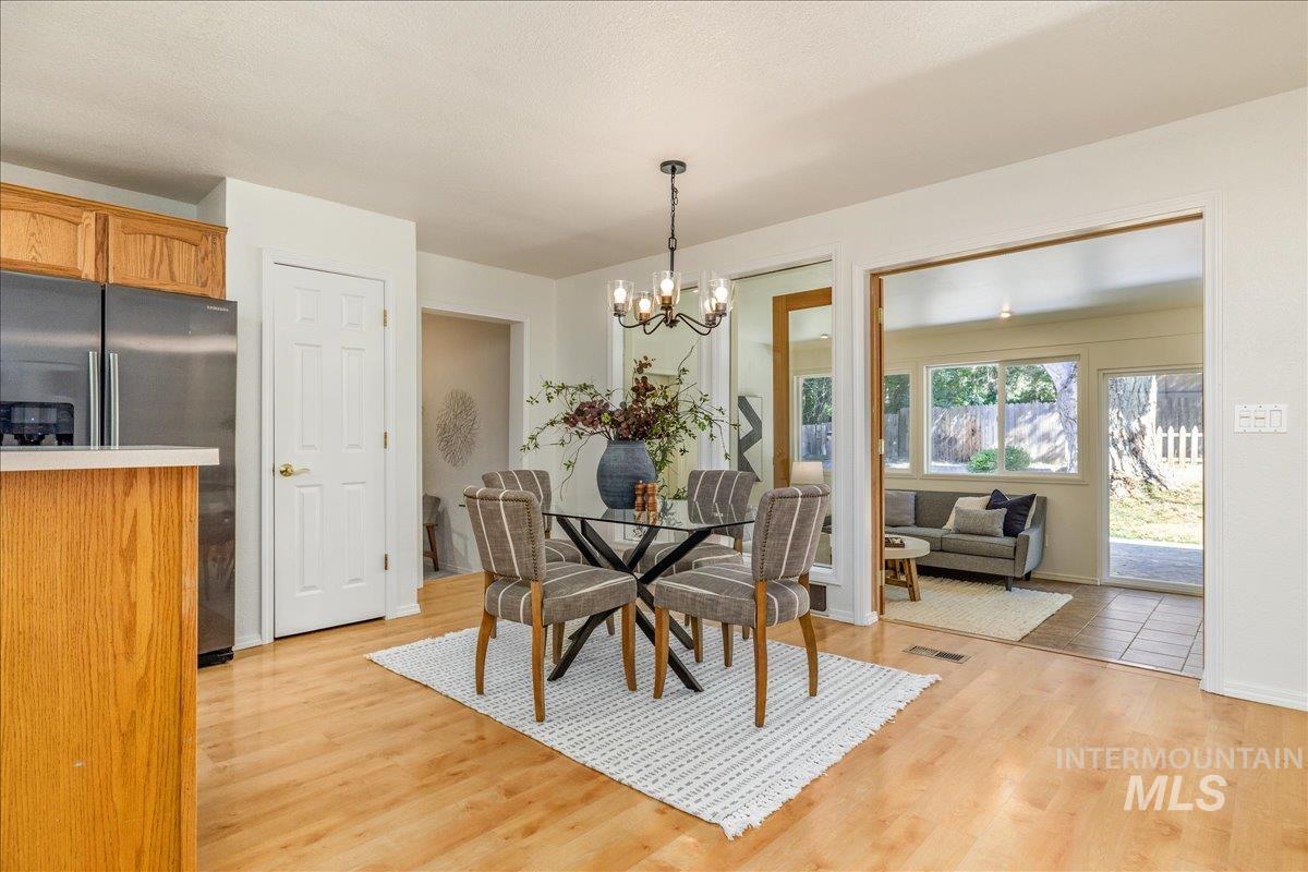 1922 E Mortimer Drive